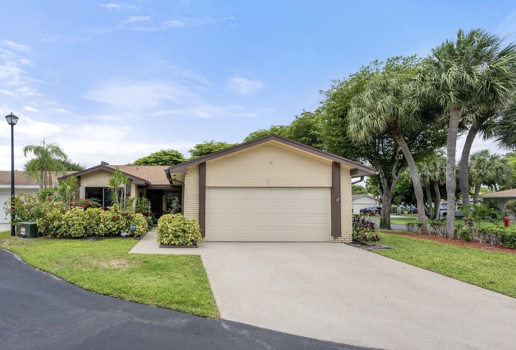Photo of 1 Danby Place, Boynton Beach, FL 33426 (MLS # R11092692)