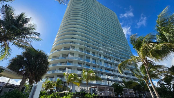 2411 LAGUNA CIR UNIT 510, MIAMI, FL 33181 - Image 2b8e6dec1f37a5cb48df0033101b4d69/992876154