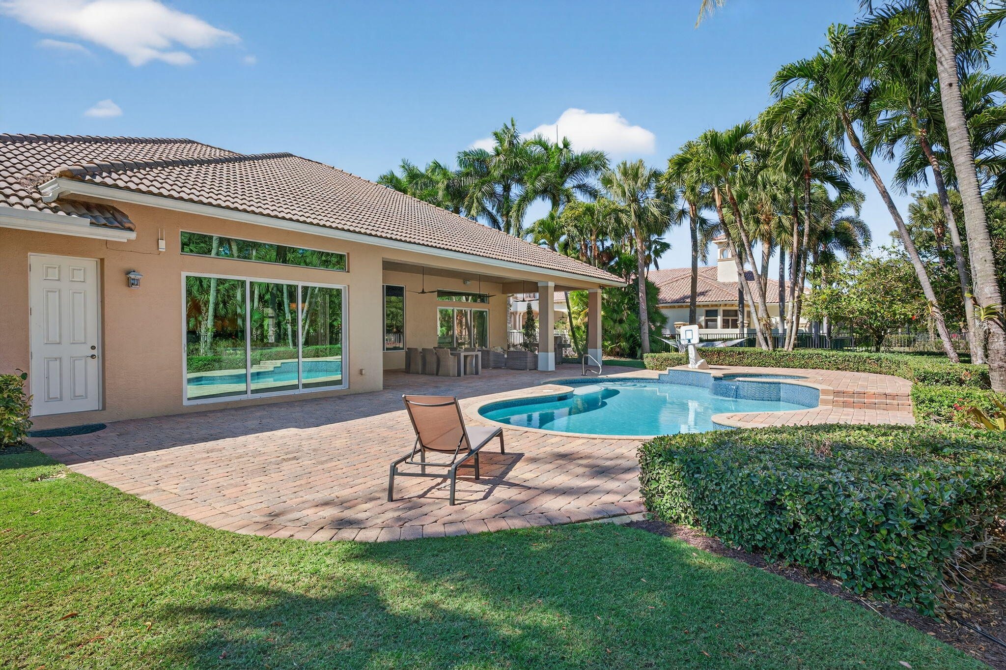 BREAKERS WEST - Residential