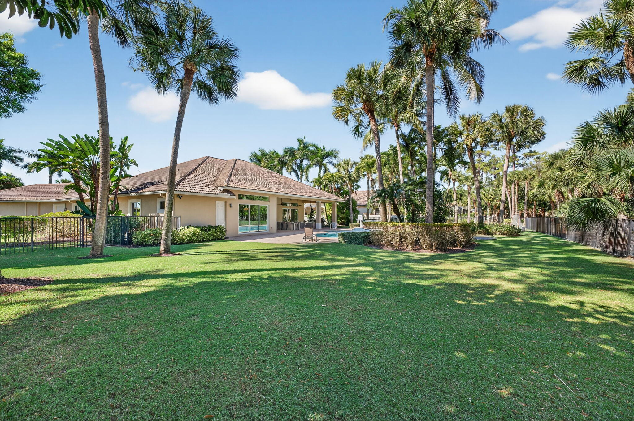 BREAKERS WEST - Residential