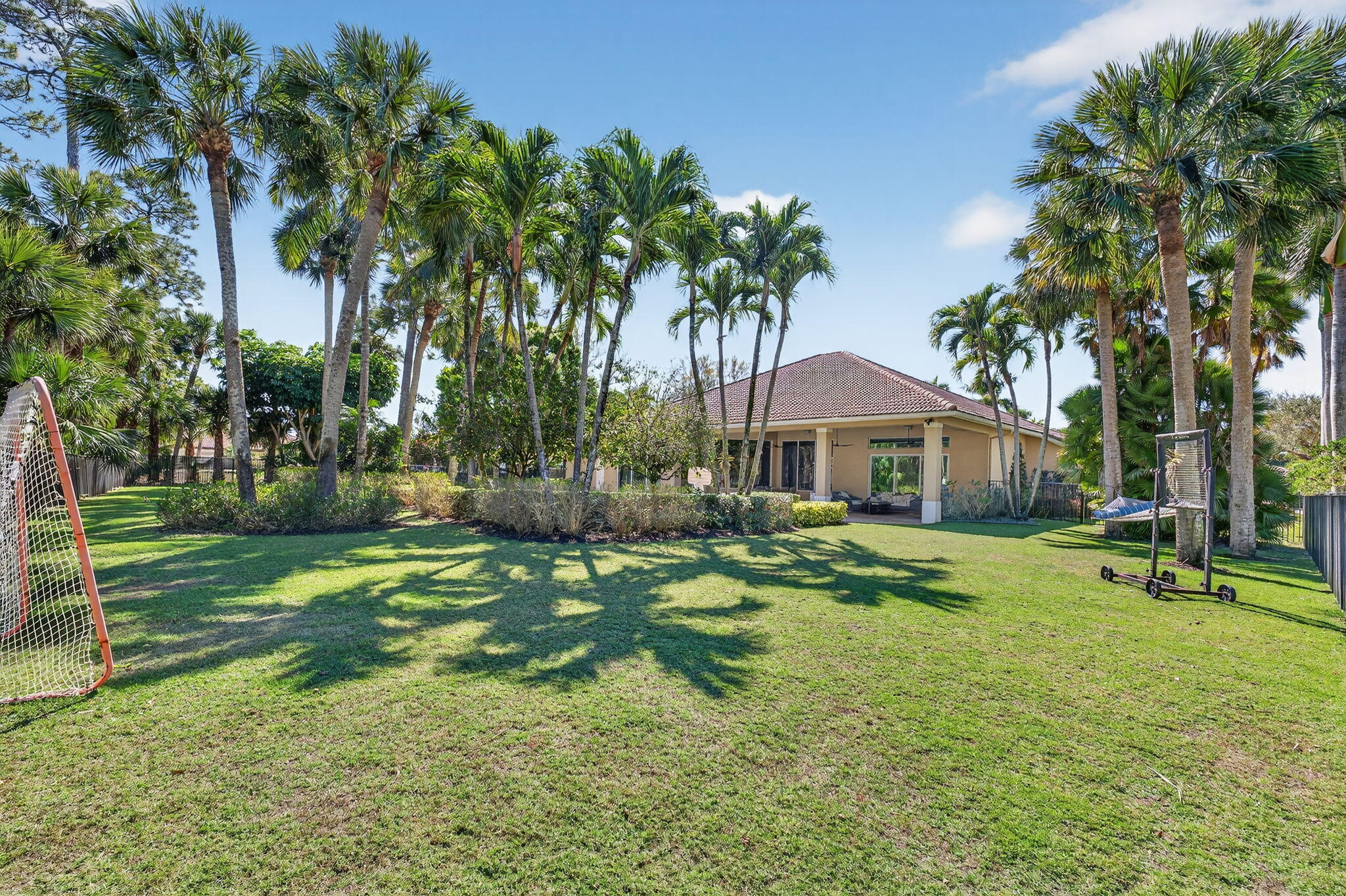 BREAKERS WEST - Residential