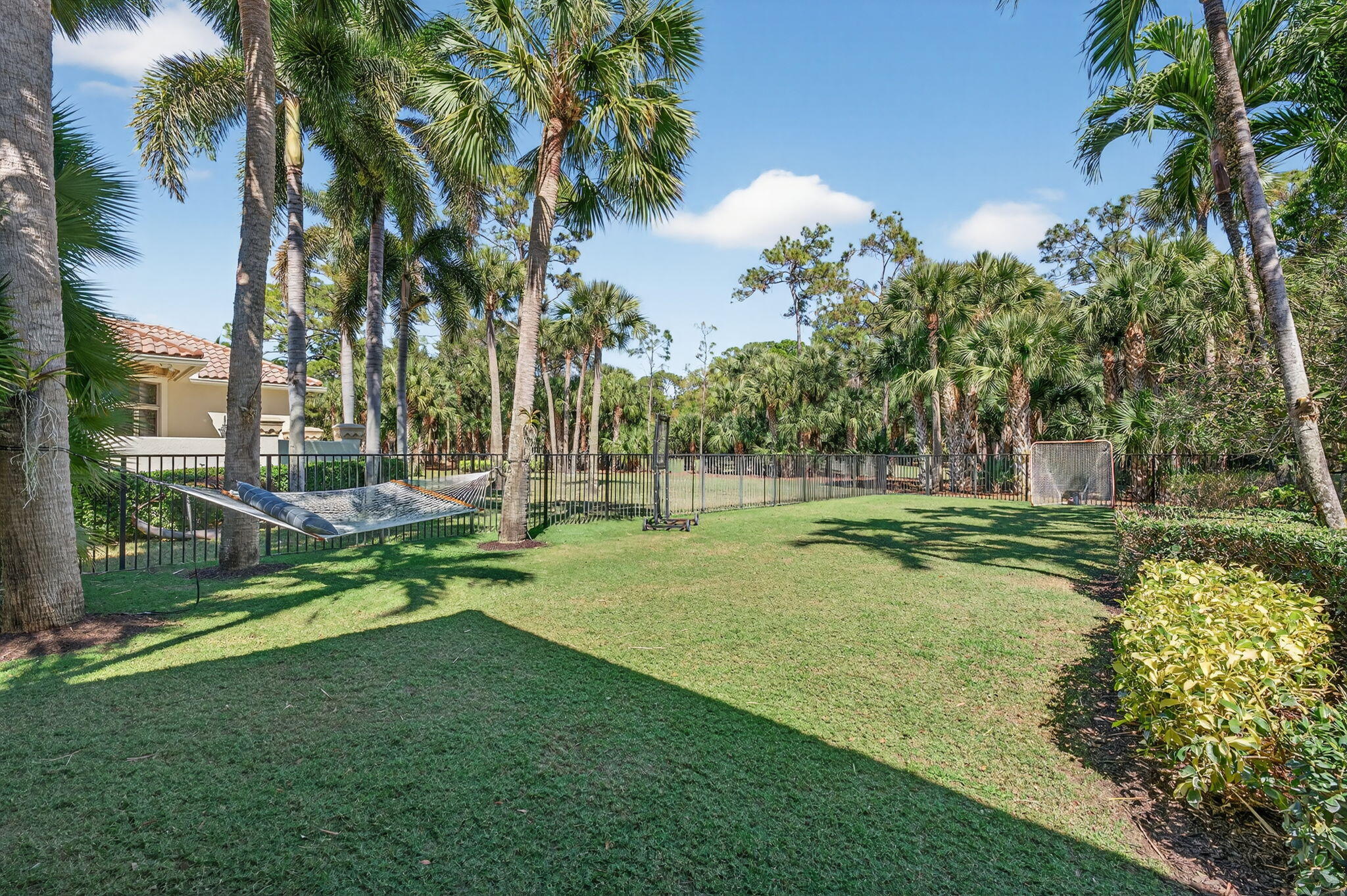 BREAKERS WEST - Residential