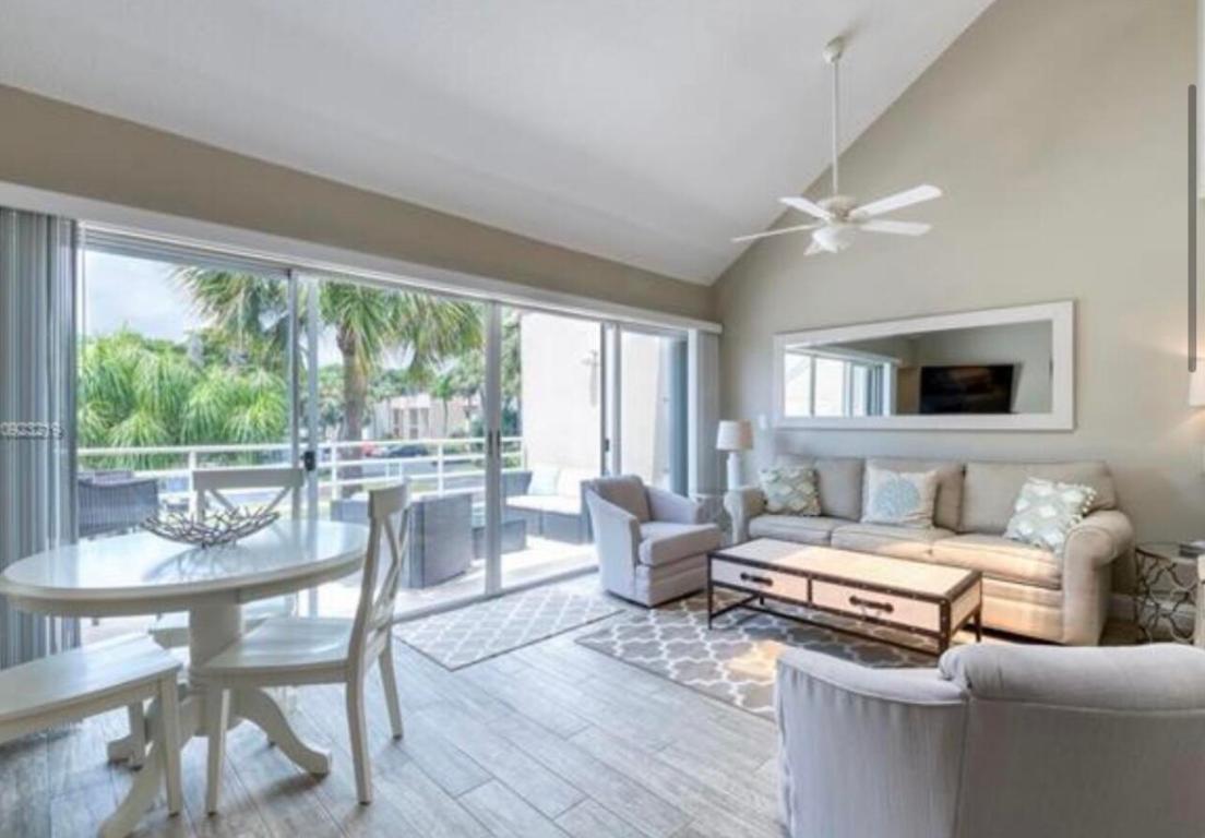 1605 S Us Highway 1 M2-202, Jupiter, FL, 33477/$475,000 1 1605 S Us Highway 1 M2-202