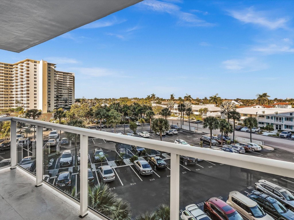 Coral Ridge Towers East - Residential