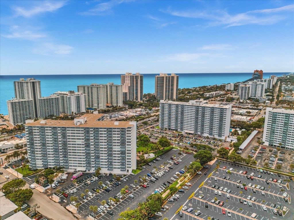 Coral Ridge Towers East - Residential