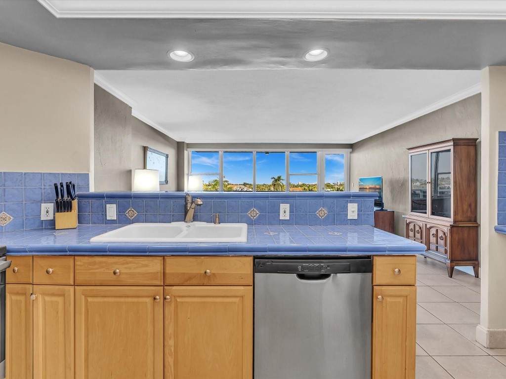 Coral Ridge Towers East - Residential