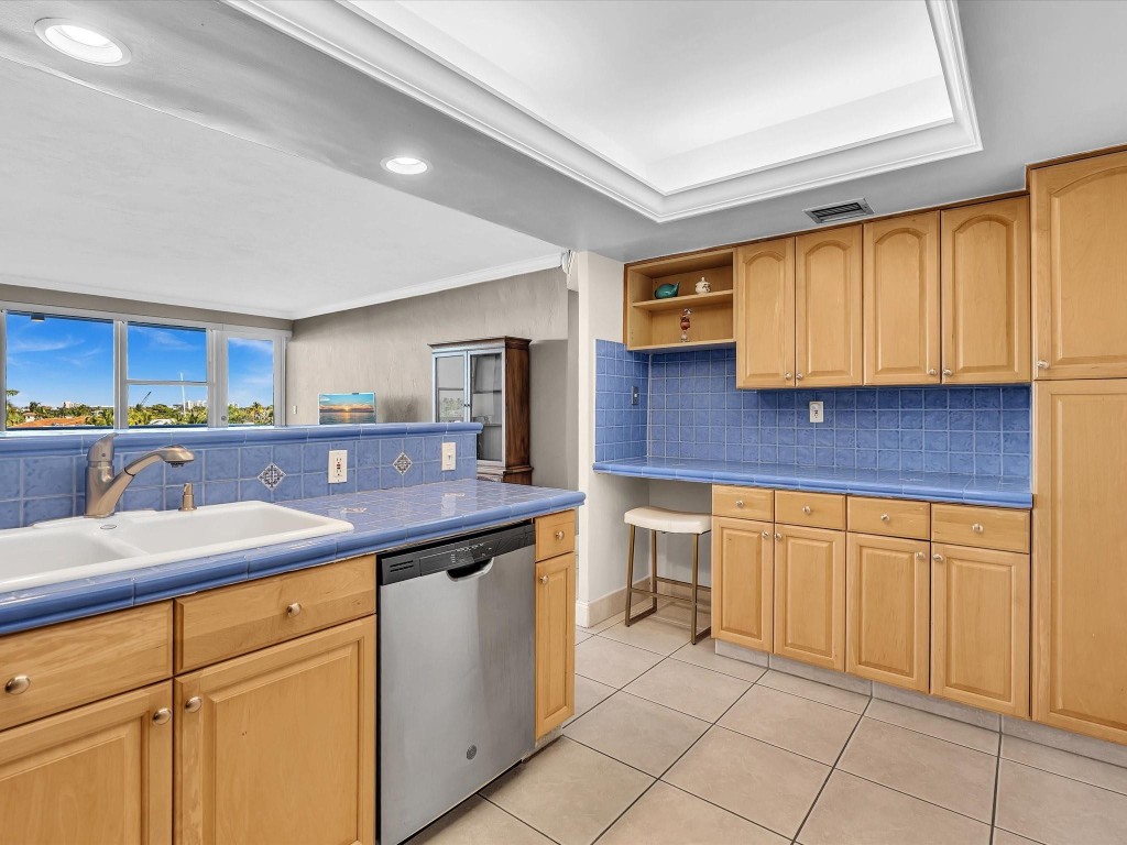 Coral Ridge Towers East - Residential