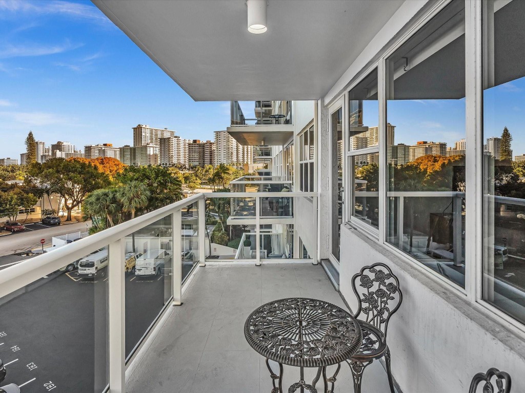 Coral Ridge Towers East - Residential