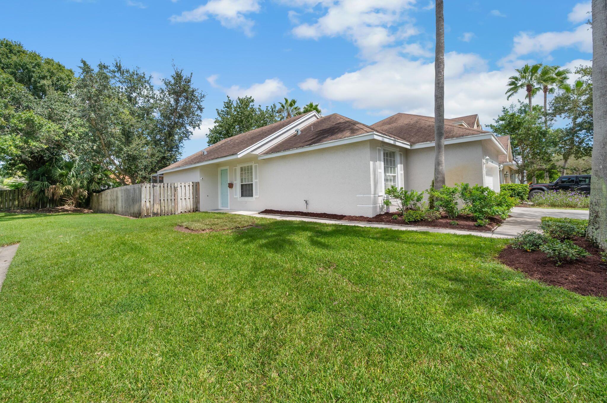 PALM POINTE AT MARTIN DOW - Residential