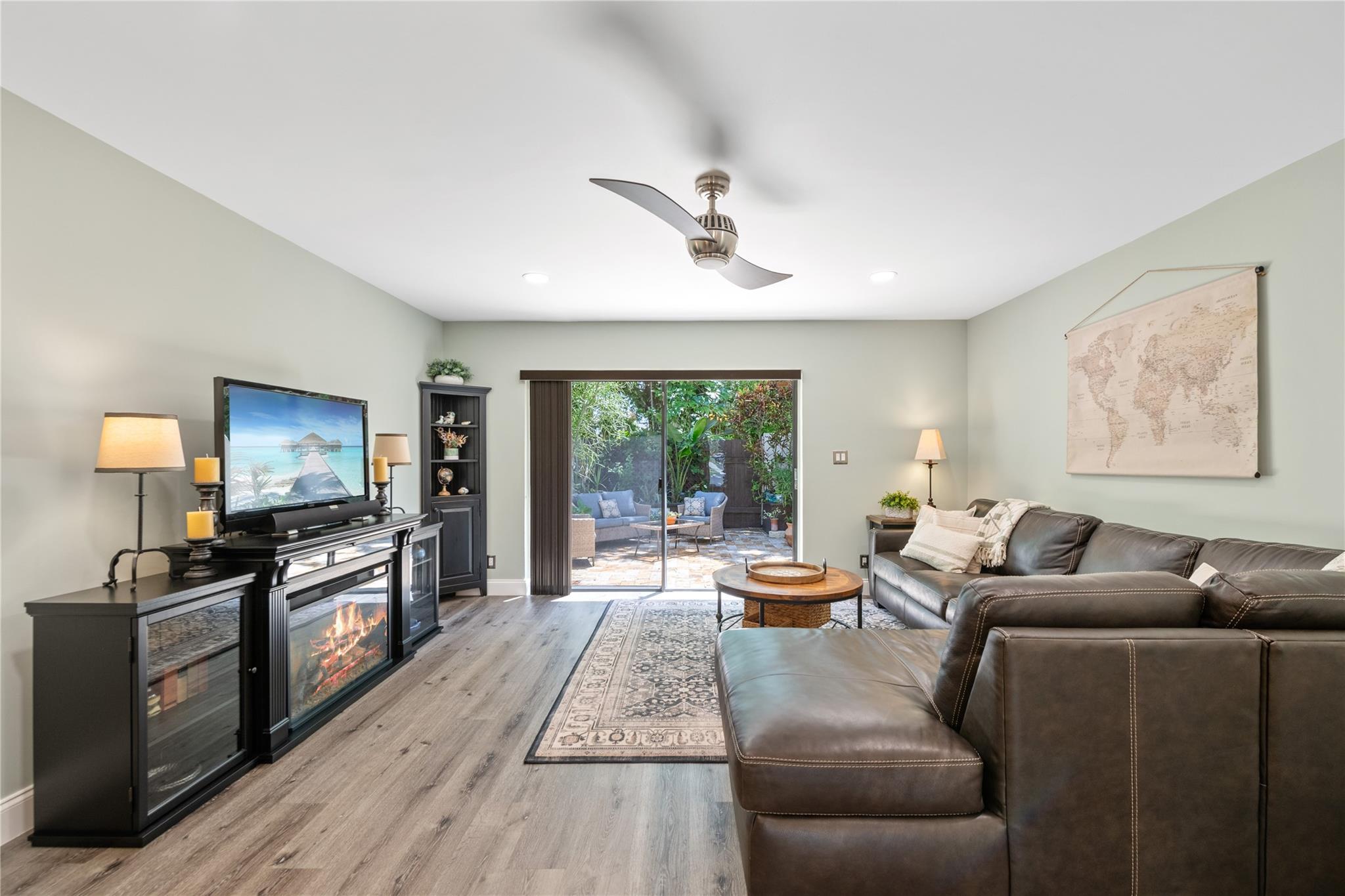 THE PINES OF OAKLAND FORE - Residential