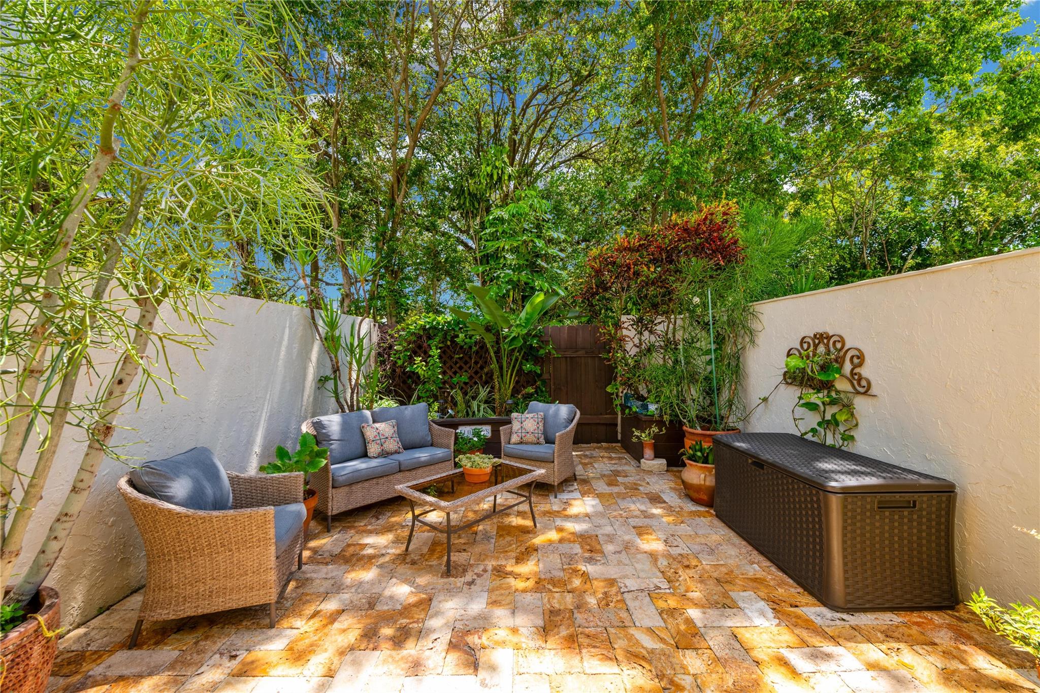 THE PINES OF OAKLAND FORE - Residential