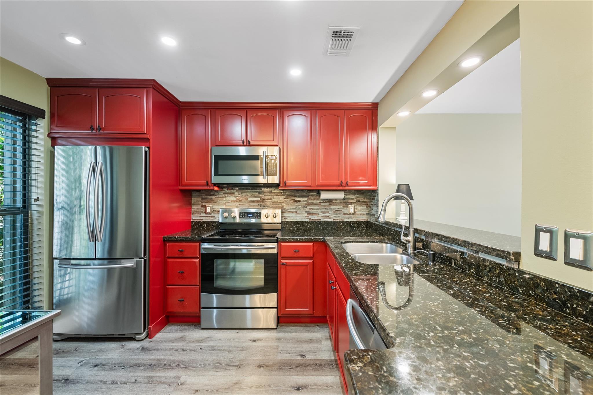 THE PINES OF OAKLAND FORE - Residential