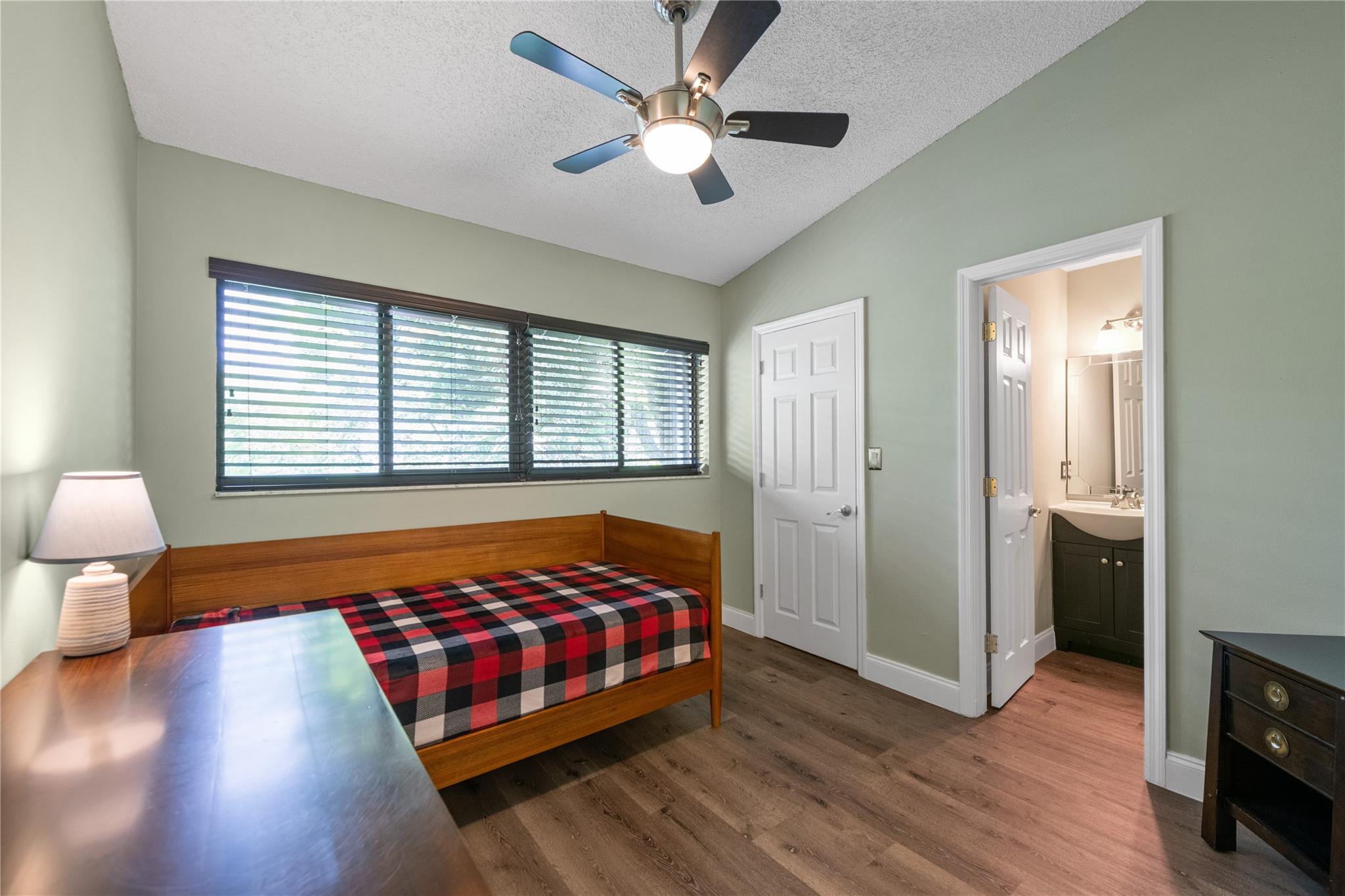 THE PINES OF OAKLAND FORE - Residential
