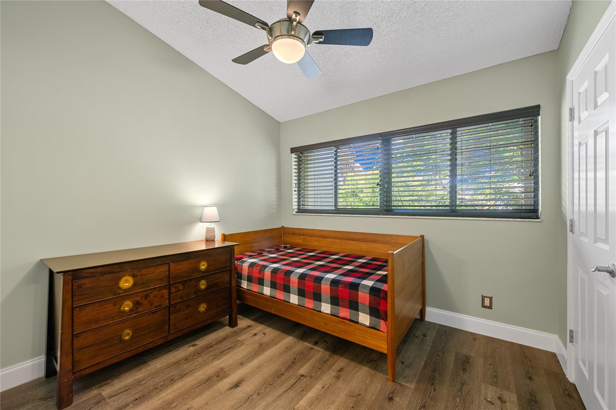 THE PINES OF OAKLAND FORE - Residential