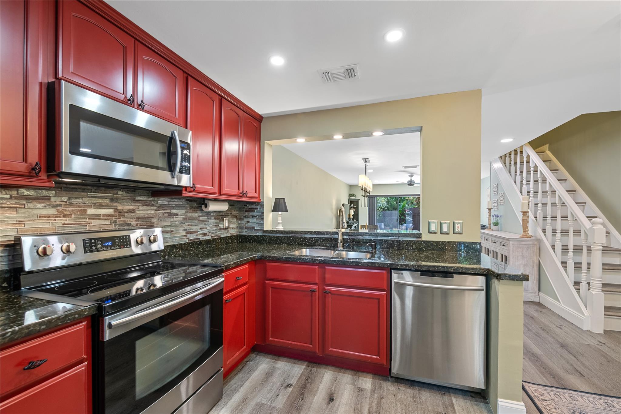 THE PINES OF OAKLAND FORE - Residential