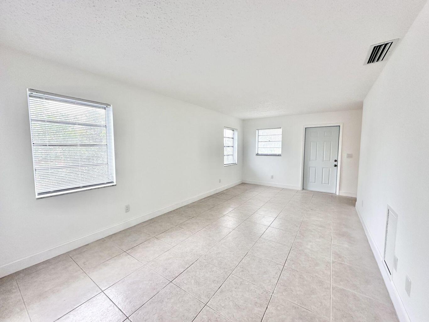 906 Foresteria Drive 4