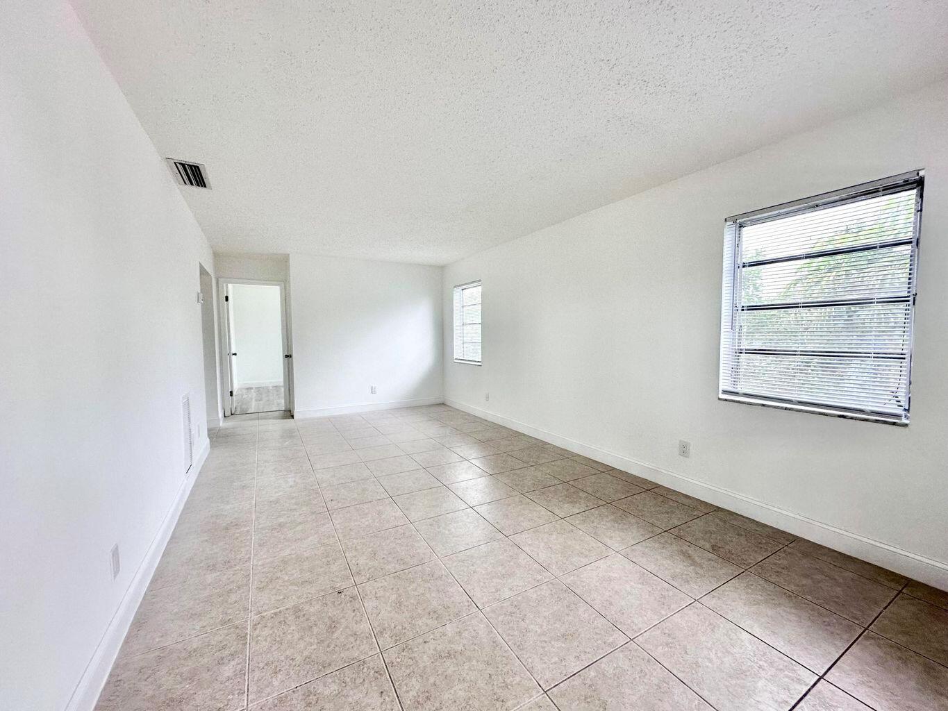 906 Foresteria Drive 4