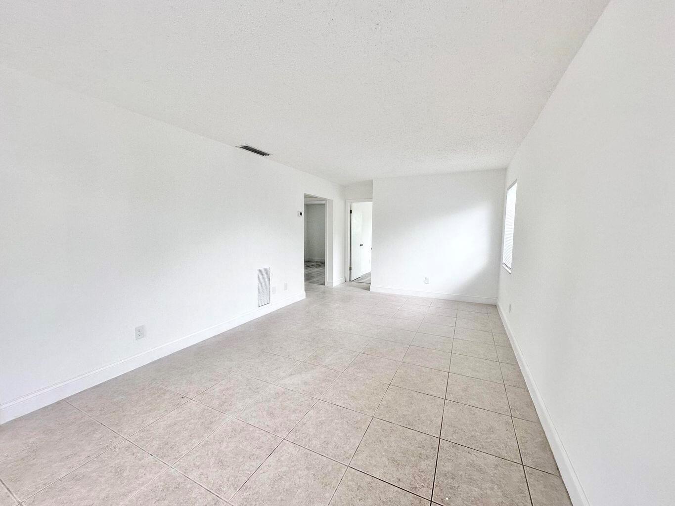 906 Foresteria Drive 4