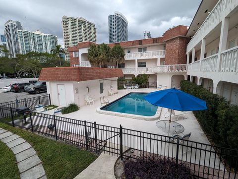 Condominium in Fort Lauderdale FL 601 5th Ct Ct 7.jpg