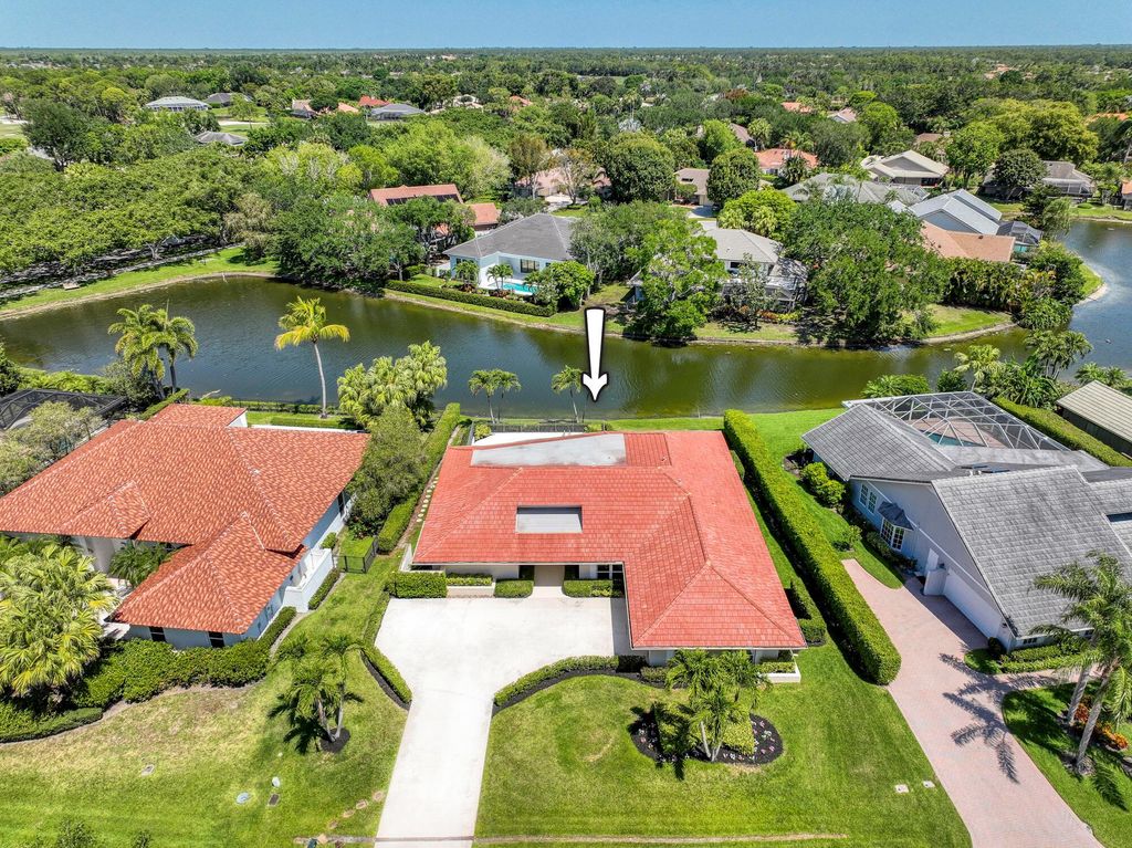 Photo of 32 Glencairn Road, Palm Beach Gardens, FL 33418 (MLS # R11083647)