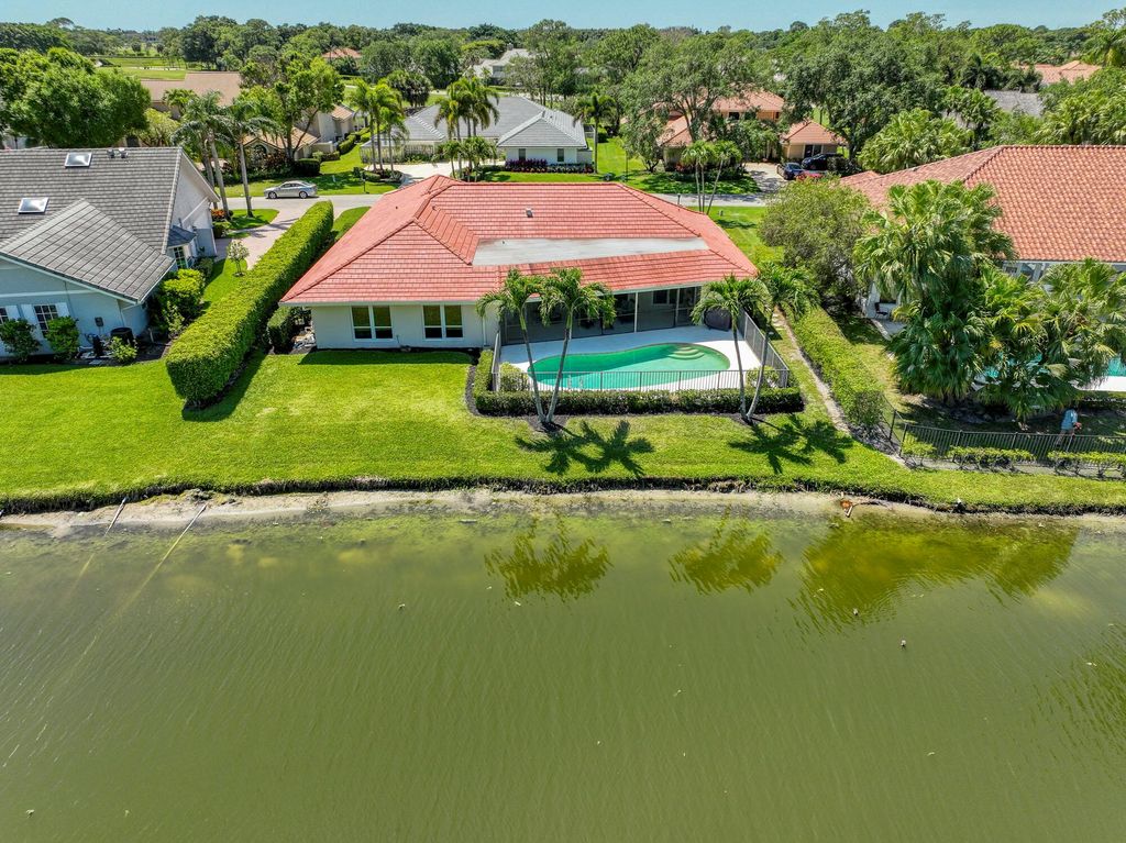 Photo of 32 Glencairn Road, Palm Beach Gardens, FL 33418 (MLS # R11083647)