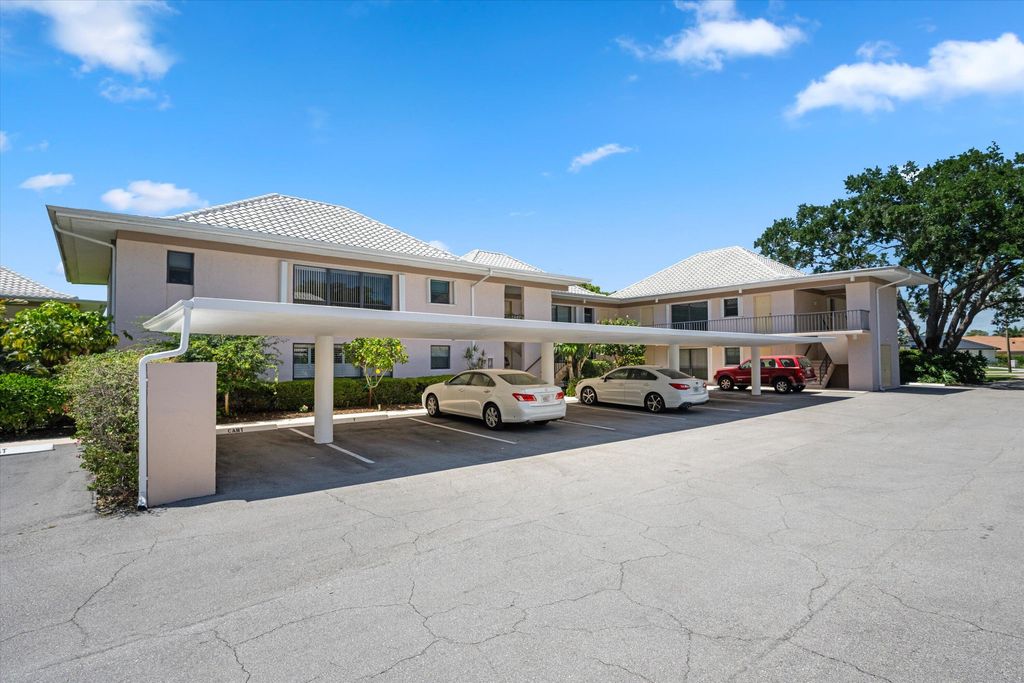 Photo of 16 SE Turtle Creek Drive #E, Jupiter, FL 33469 (MLS # B26019758)