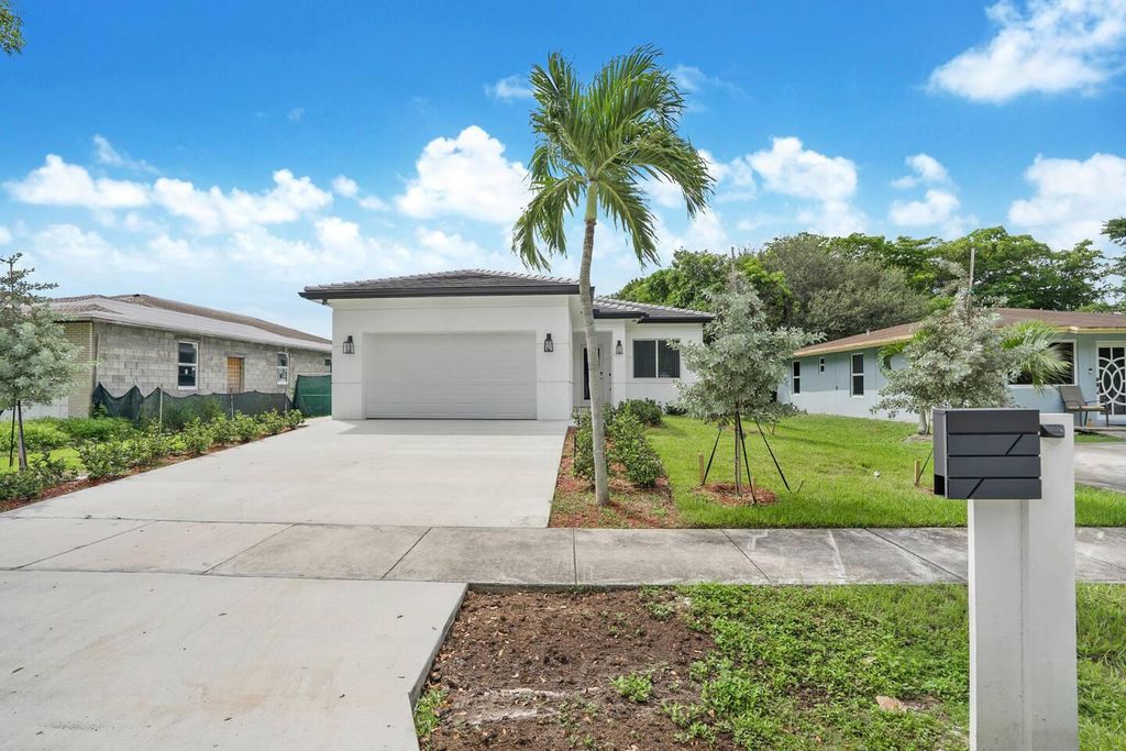 Photo of 2962 NW 10th Court, Fort Lauderdale, FL 33311 (MLS # B26009094)