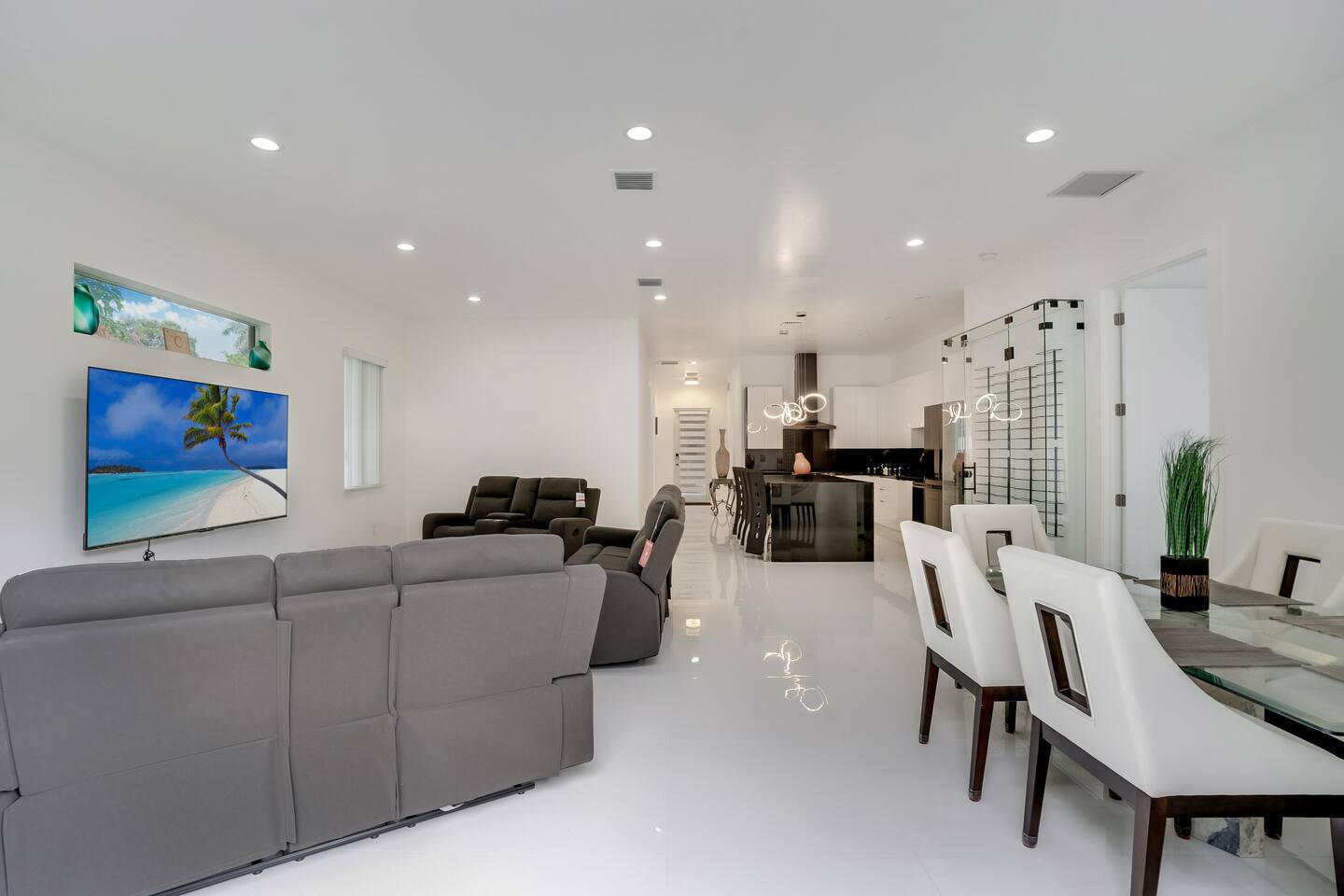 ROOSEVELT GARDENS - Residential