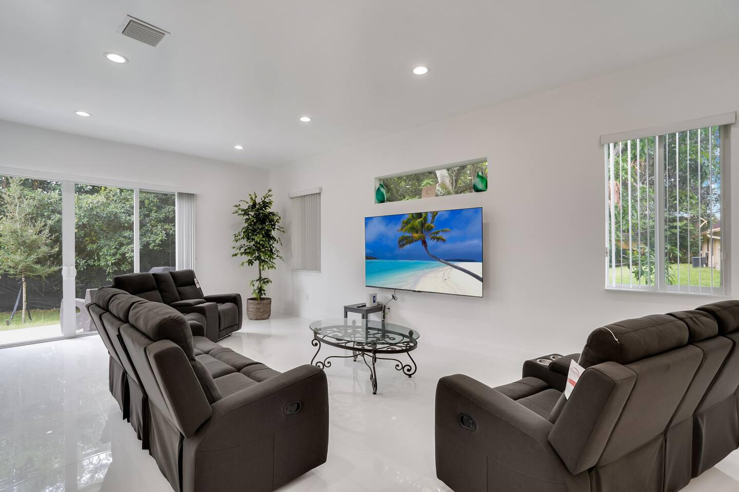 ROOSEVELT GARDENS - Residential