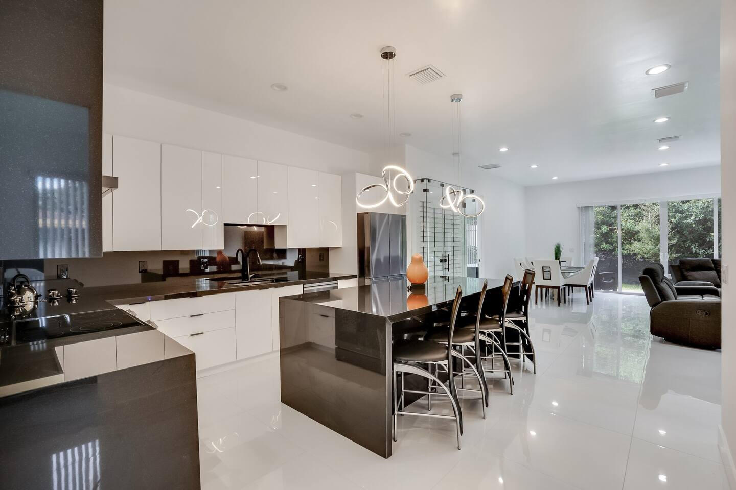 ROOSEVELT GARDENS - Residential