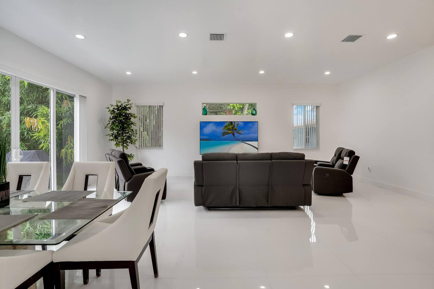 ROOSEVELT GARDENS - Residential