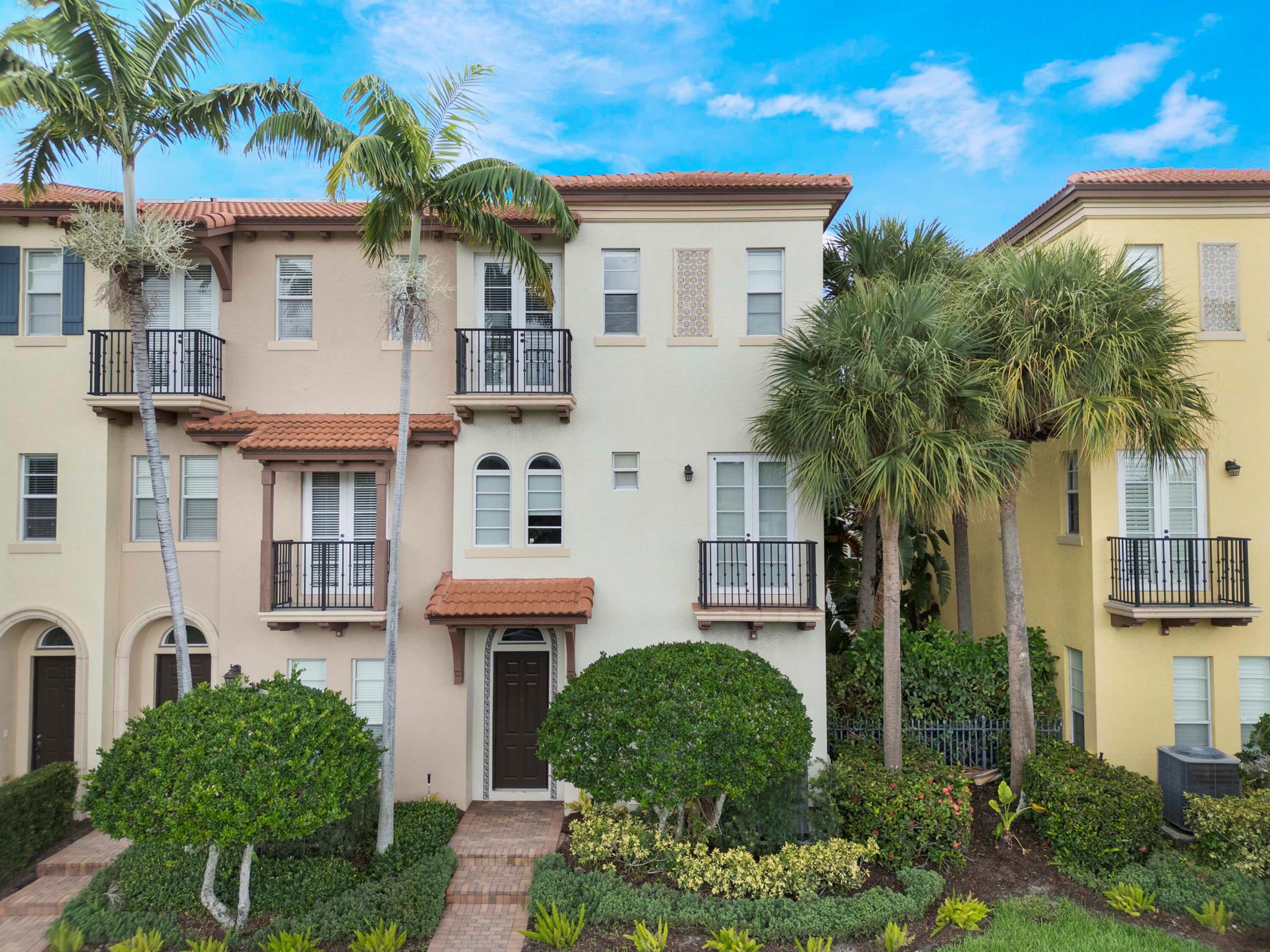 52 Via Floresta Drive