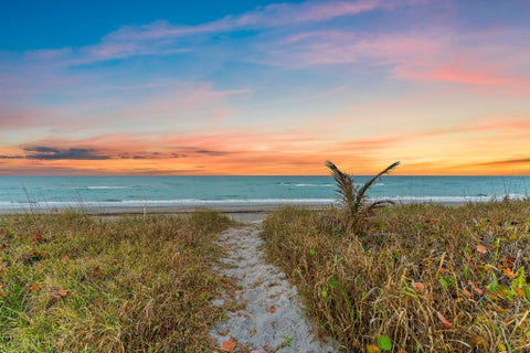 Photo of 31 N Beach Road, Jupiter Island, FL 33455 (MLS # B26002704)
