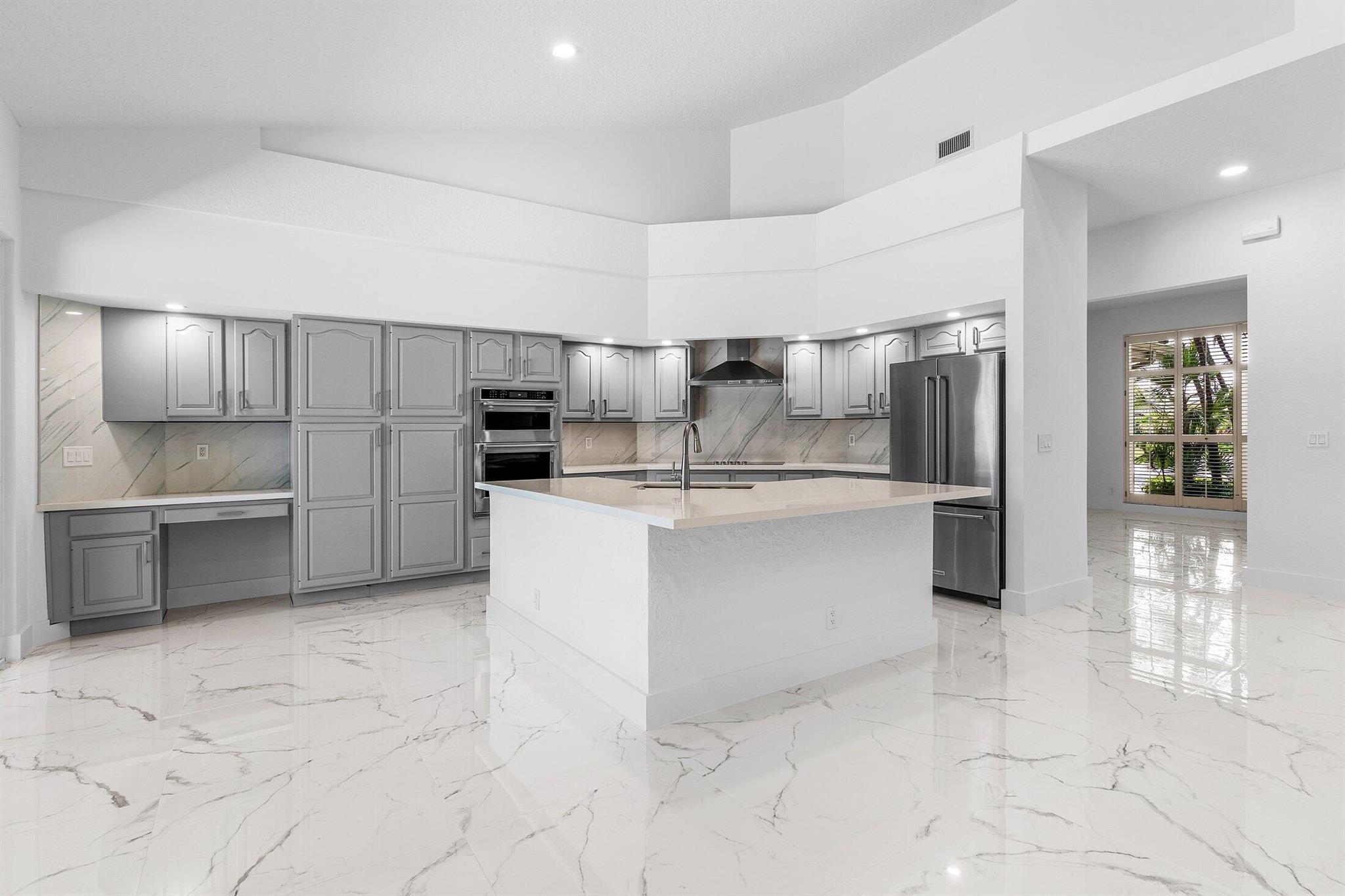 CRYSTAL POINTE 1 - Residential