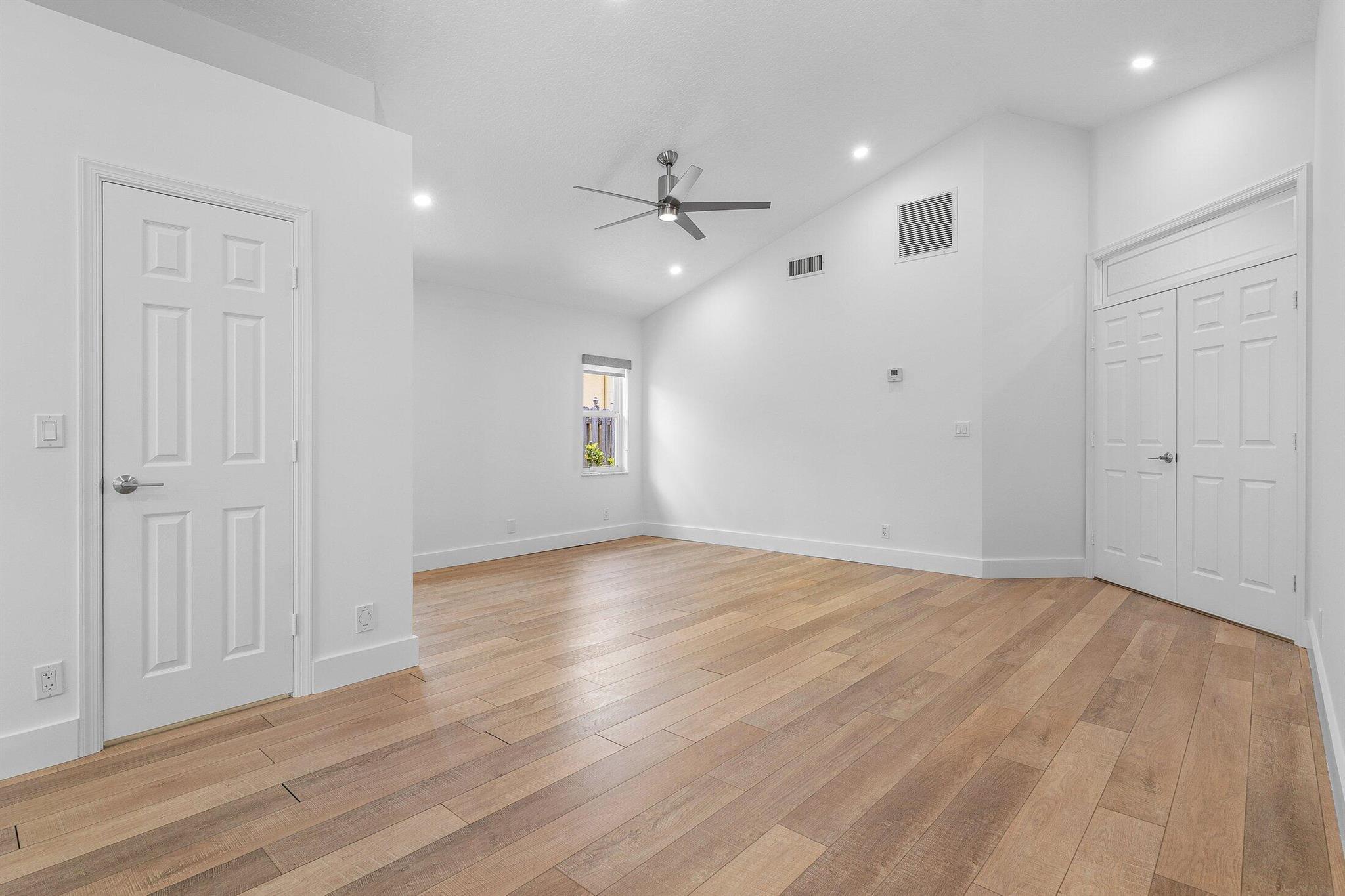 CRYSTAL POINTE 1 - Residential