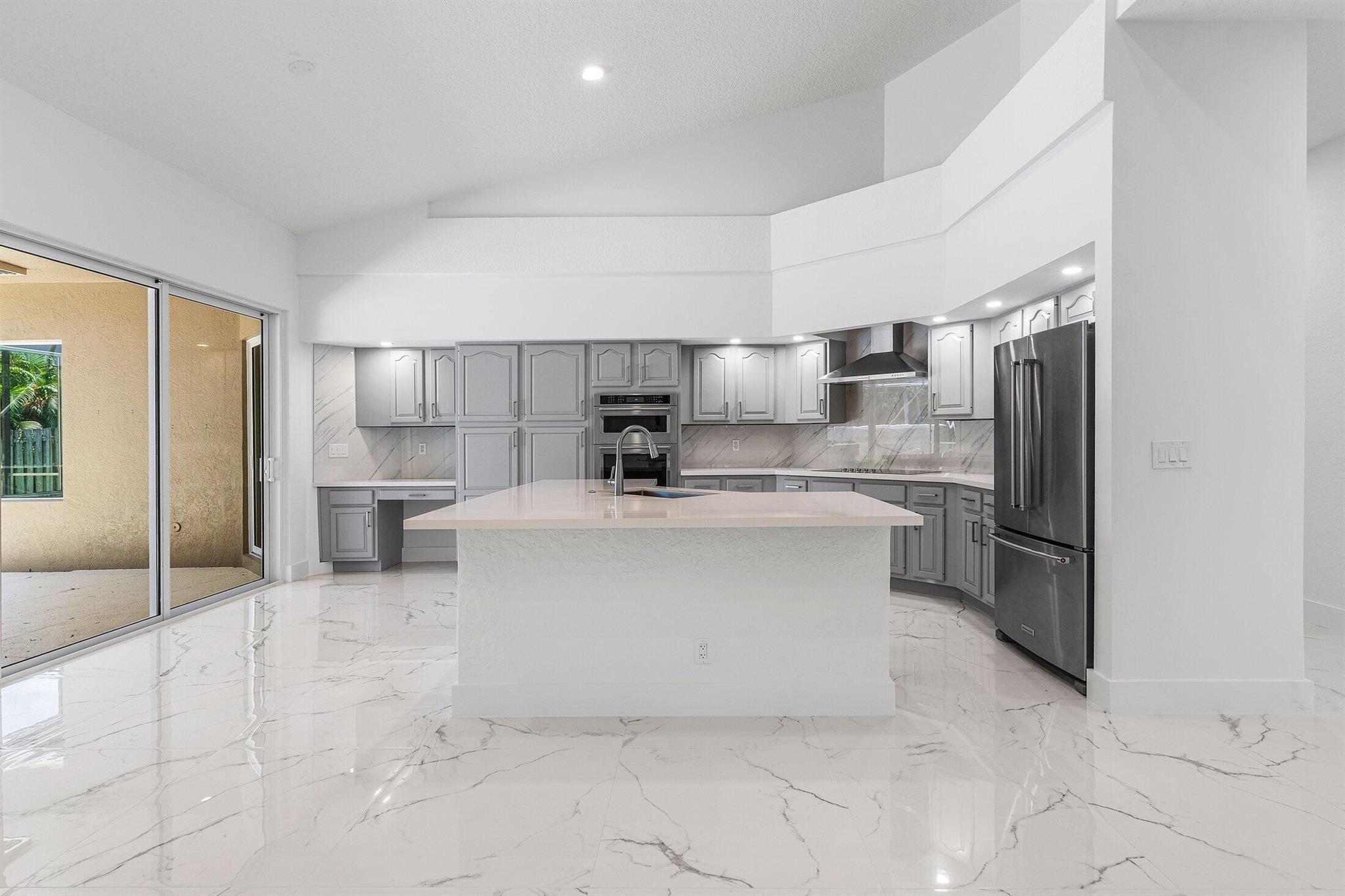 CRYSTAL POINTE 1 - Residential