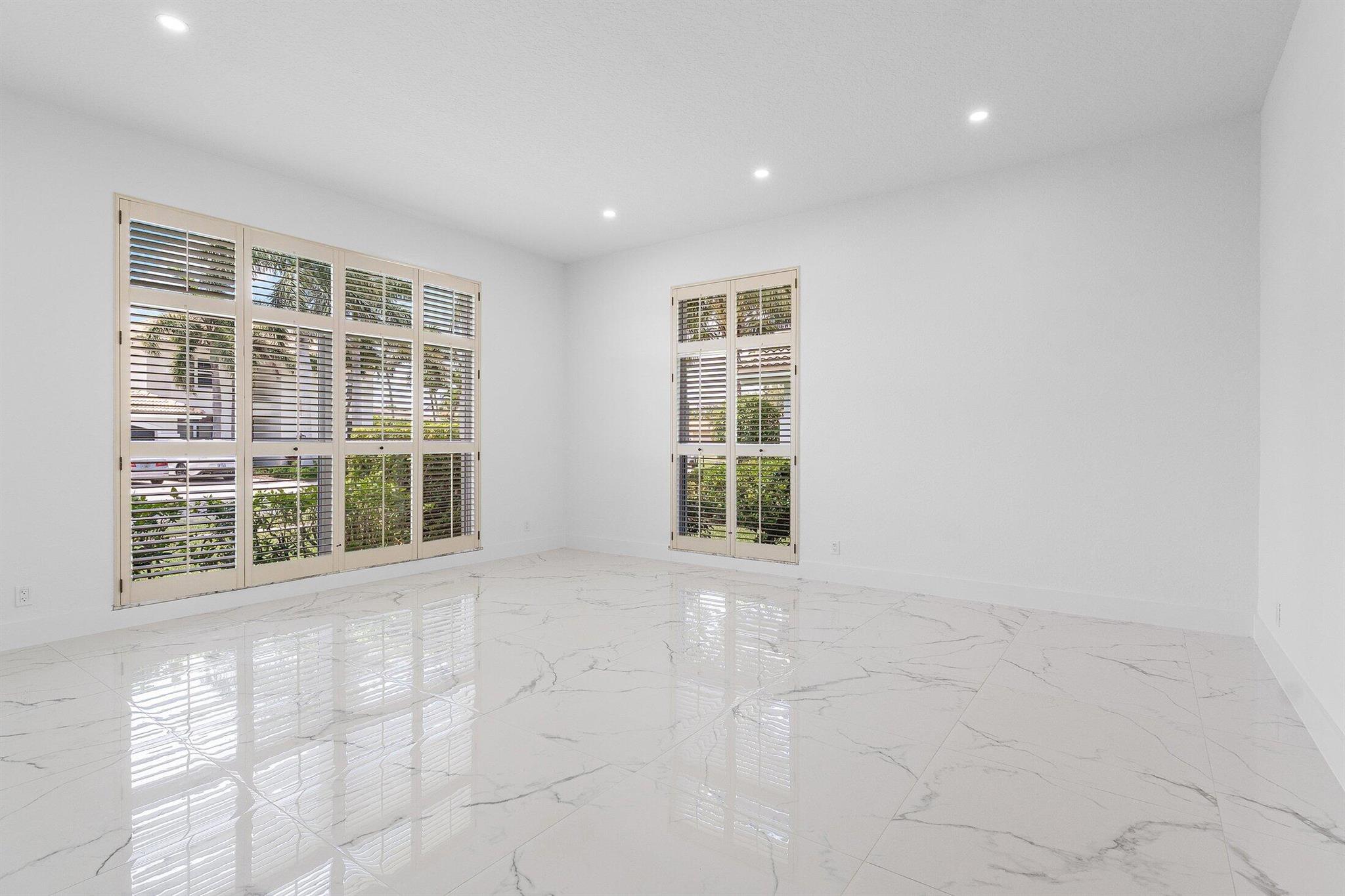 CRYSTAL POINTE 1 - Residential