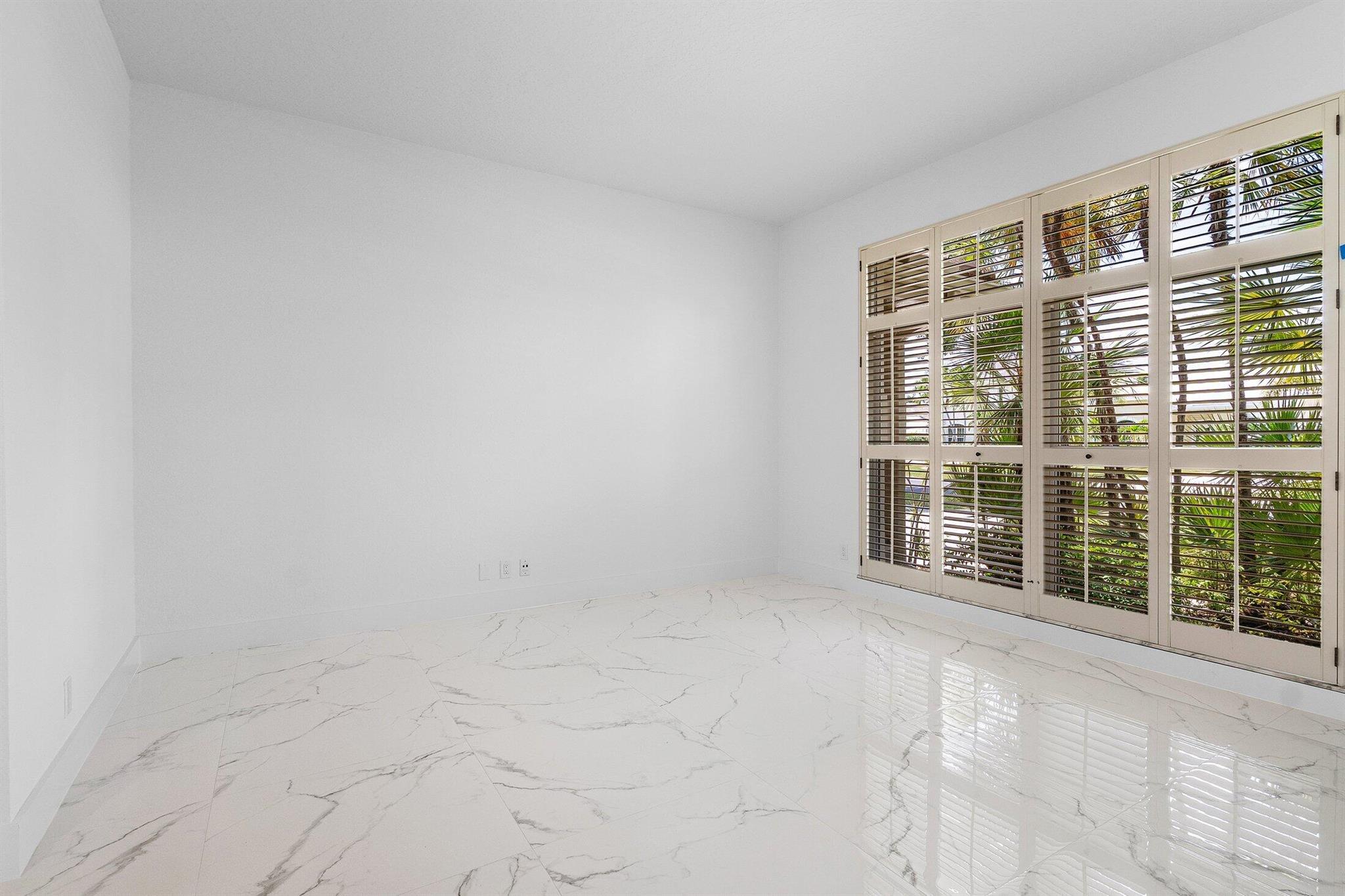 CRYSTAL POINTE 1 - Residential