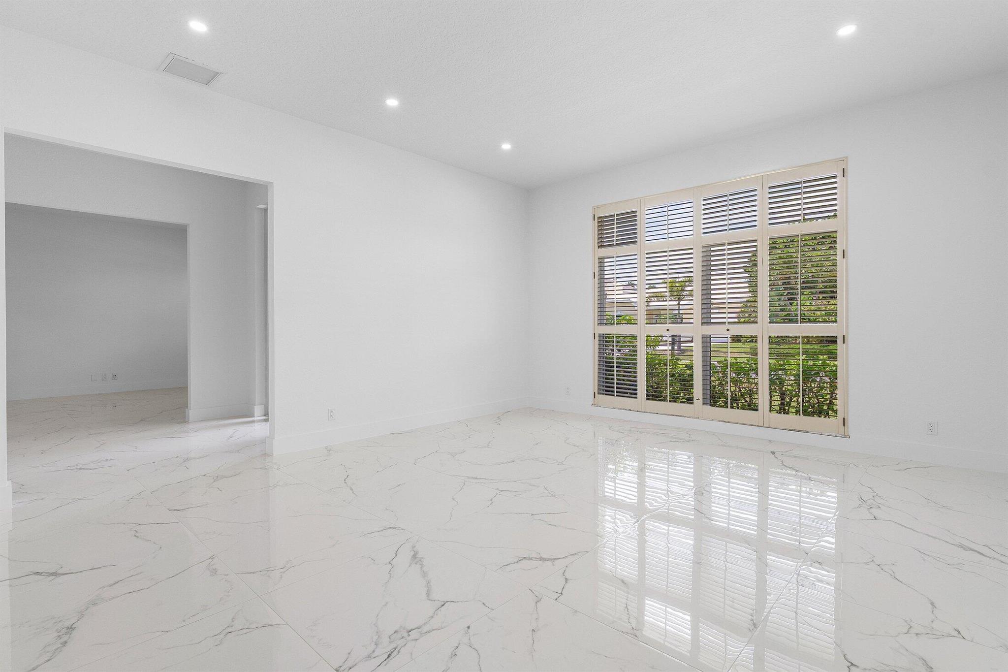 CRYSTAL POINTE 1 - Residential