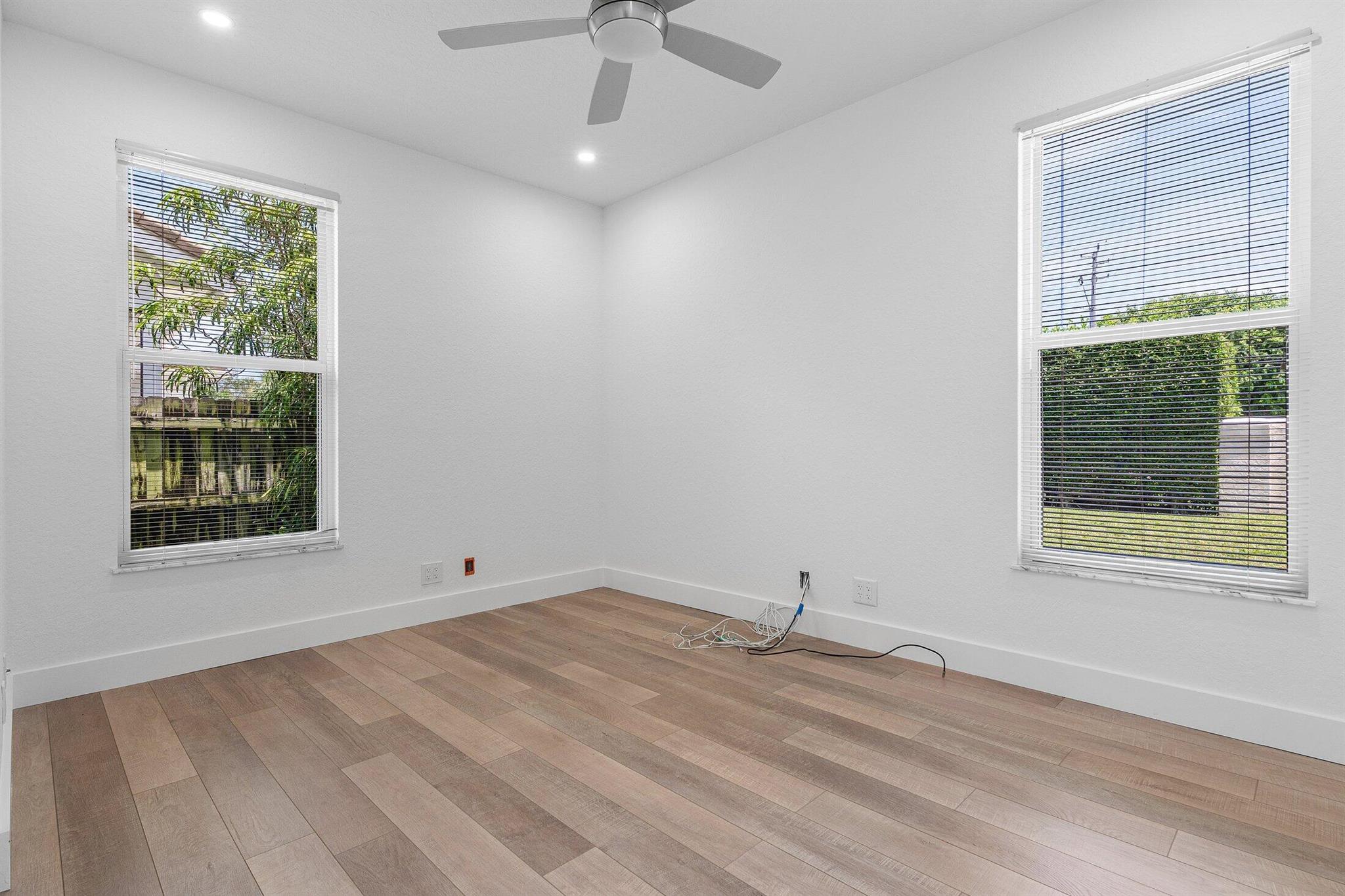 CRYSTAL POINTE 1 - Residential