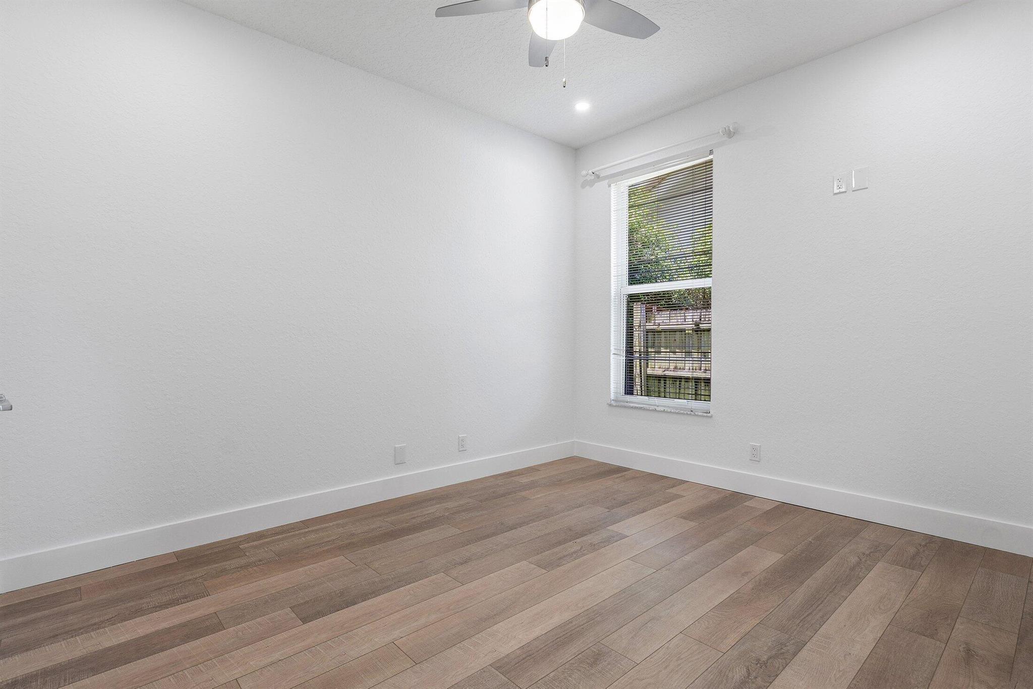 CRYSTAL POINTE 1 - Residential