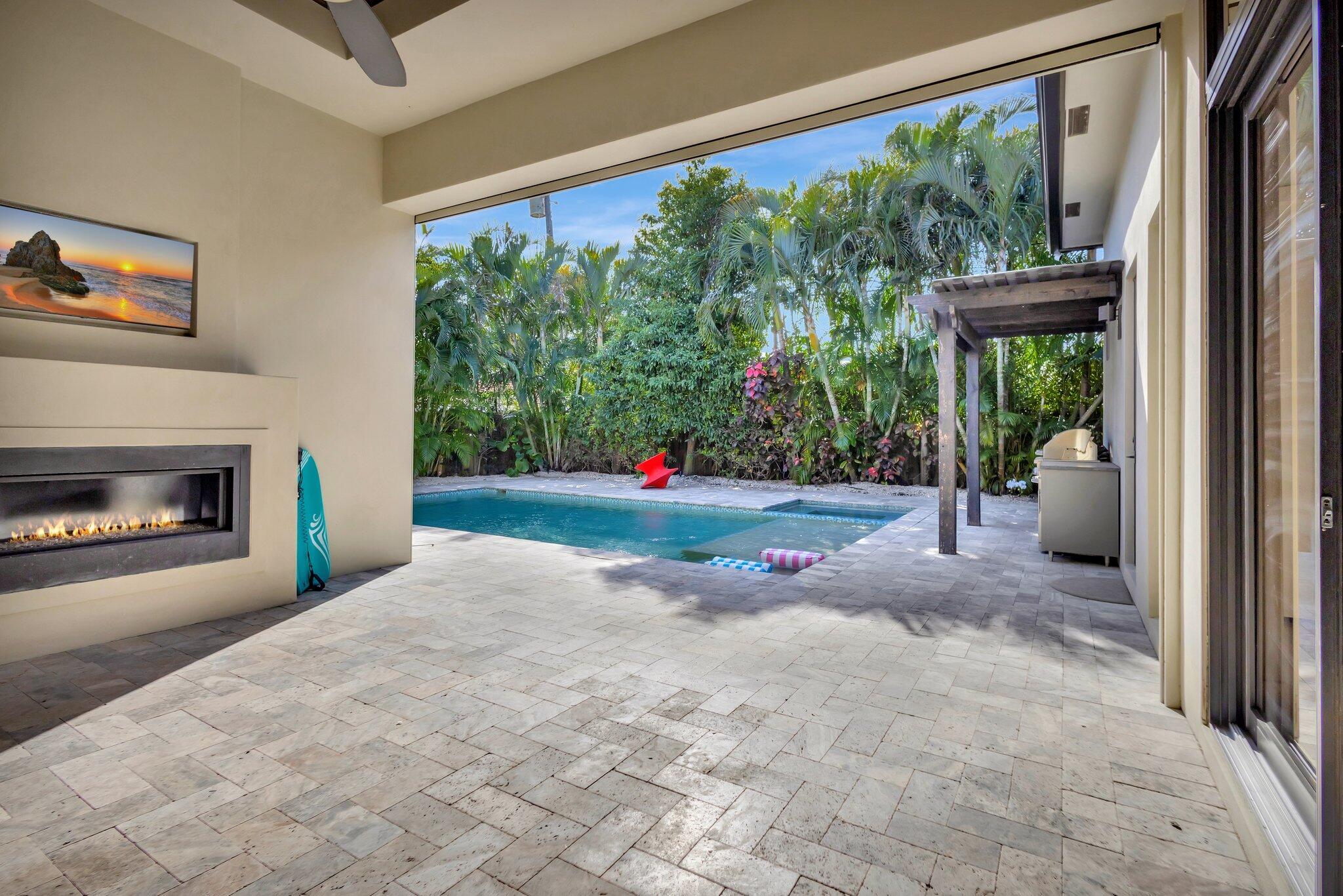 718 NW 5th Avenue