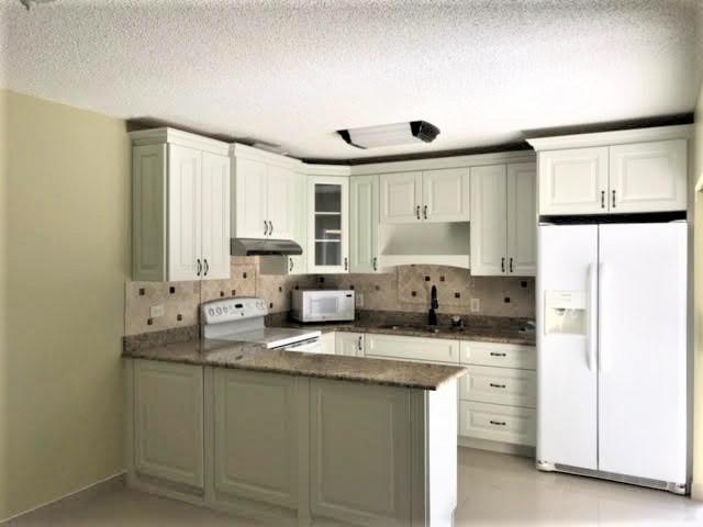 GARDEN LAKES AND GARDEN SQUARE SHOPS - Residential