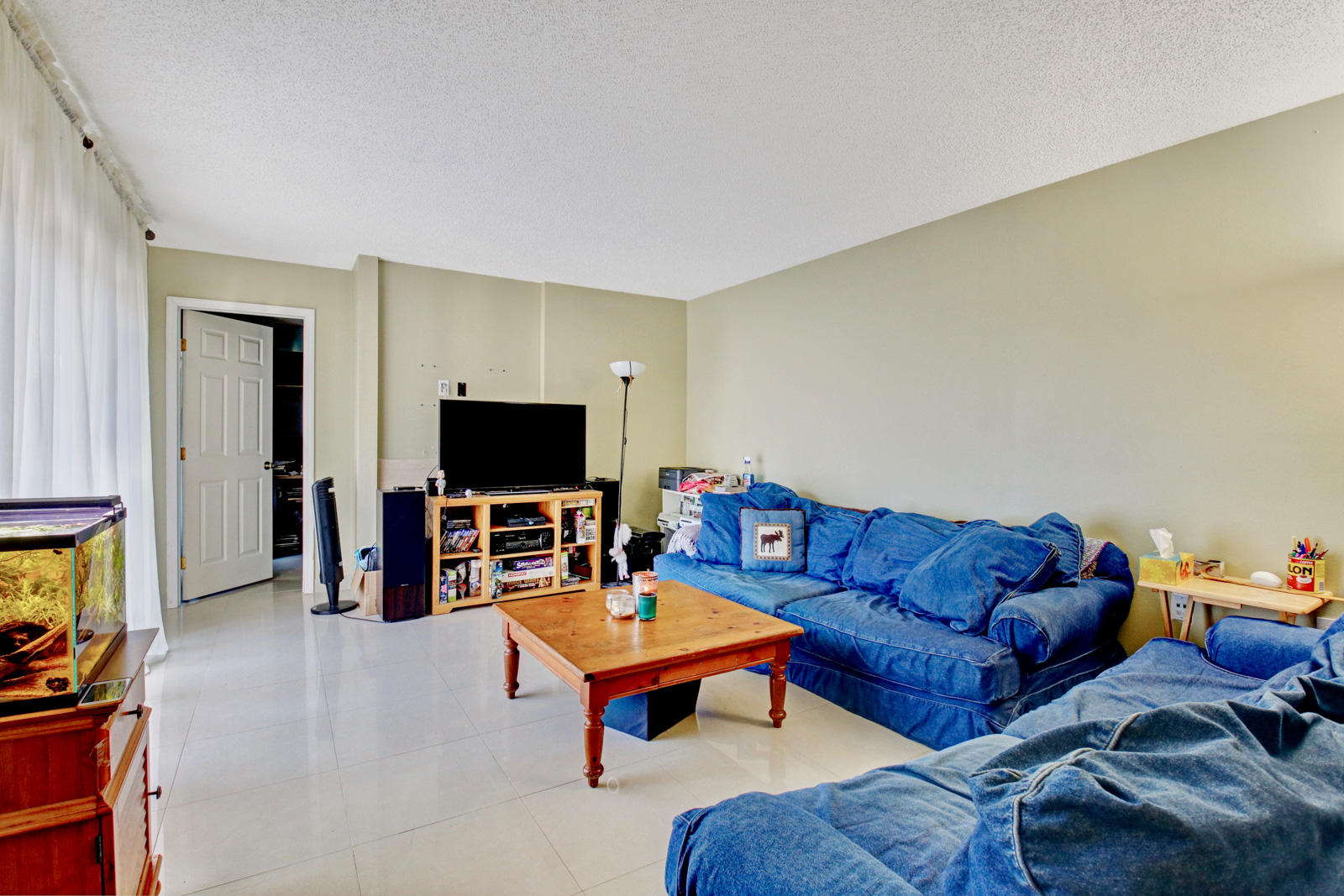 GARDEN LAKES AND GARDEN SQUARE SHOPS - Residential