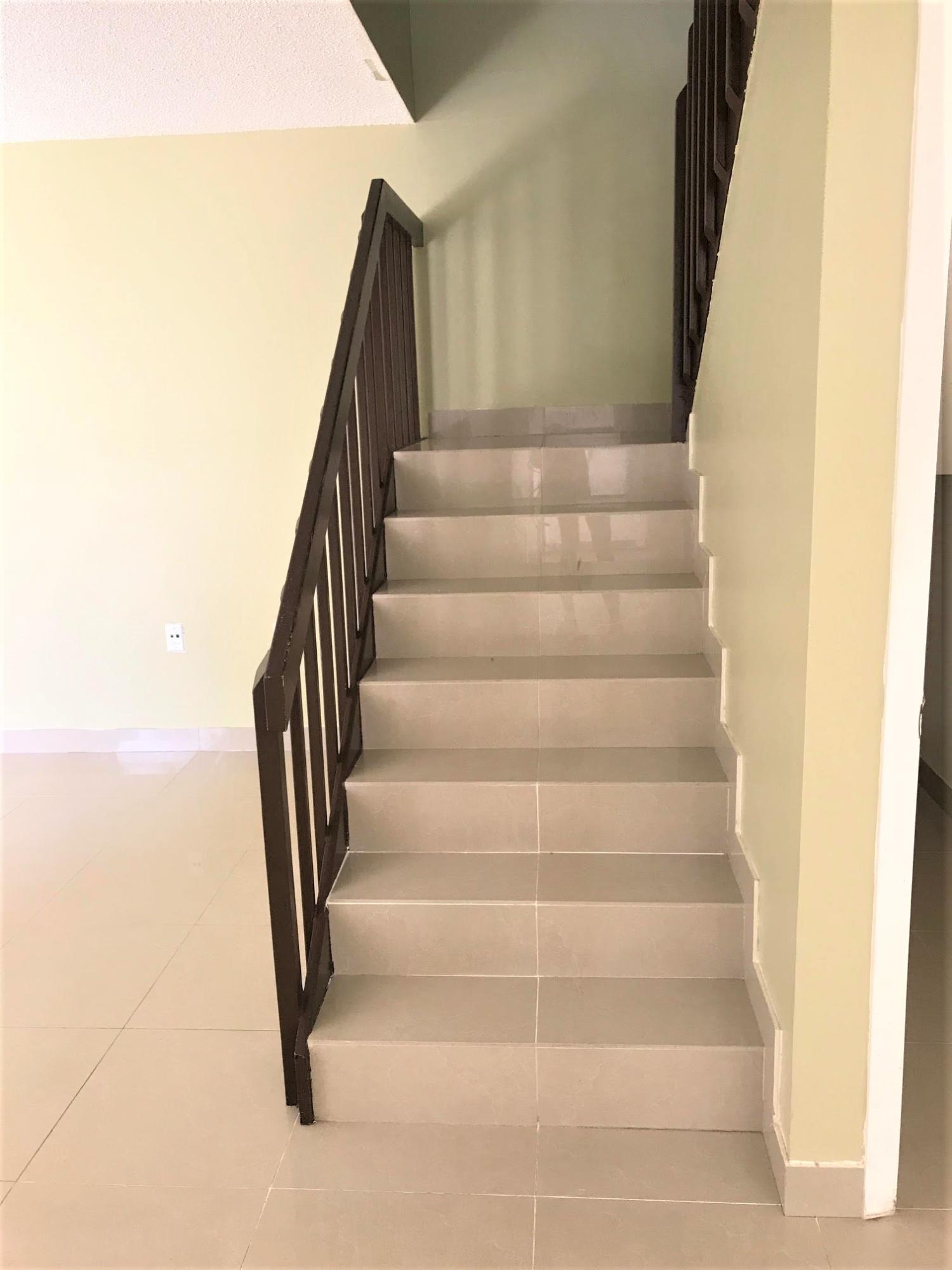 GARDEN LAKES AND GARDEN SQUARE SHOPS - Residential