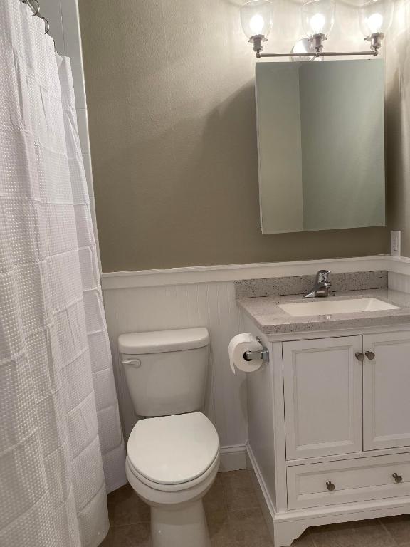 CEDAR POINTE CONDO VILLAGE 4 - Residential Lease