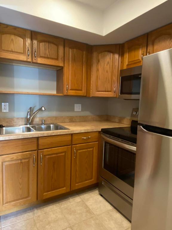 CEDAR POINTE CONDO VILLAGE 4 - Residential Lease