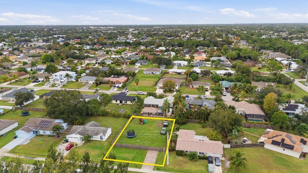 Photo of 313 SW Thornhill Drive, Port Saint Lucie, FL 34984 (MLS # F10543889)