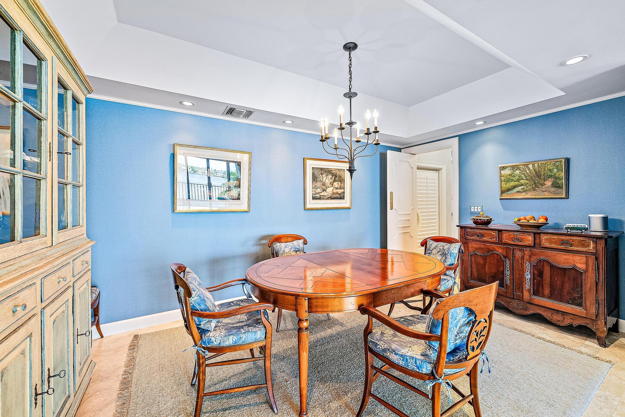 CHATEAU CHEVERNY IBIS ISL - Residential