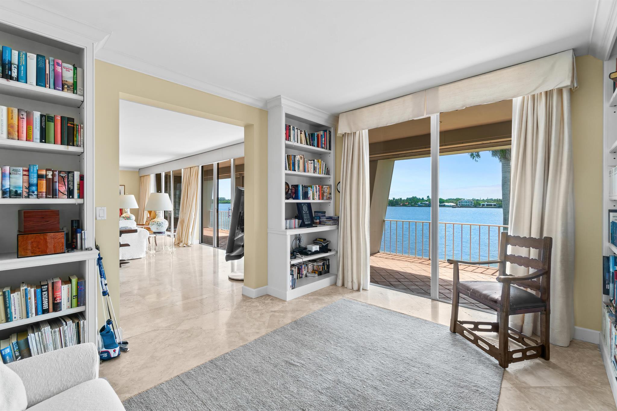 CHATEAU CHEVERNY IBIS ISL - Residential